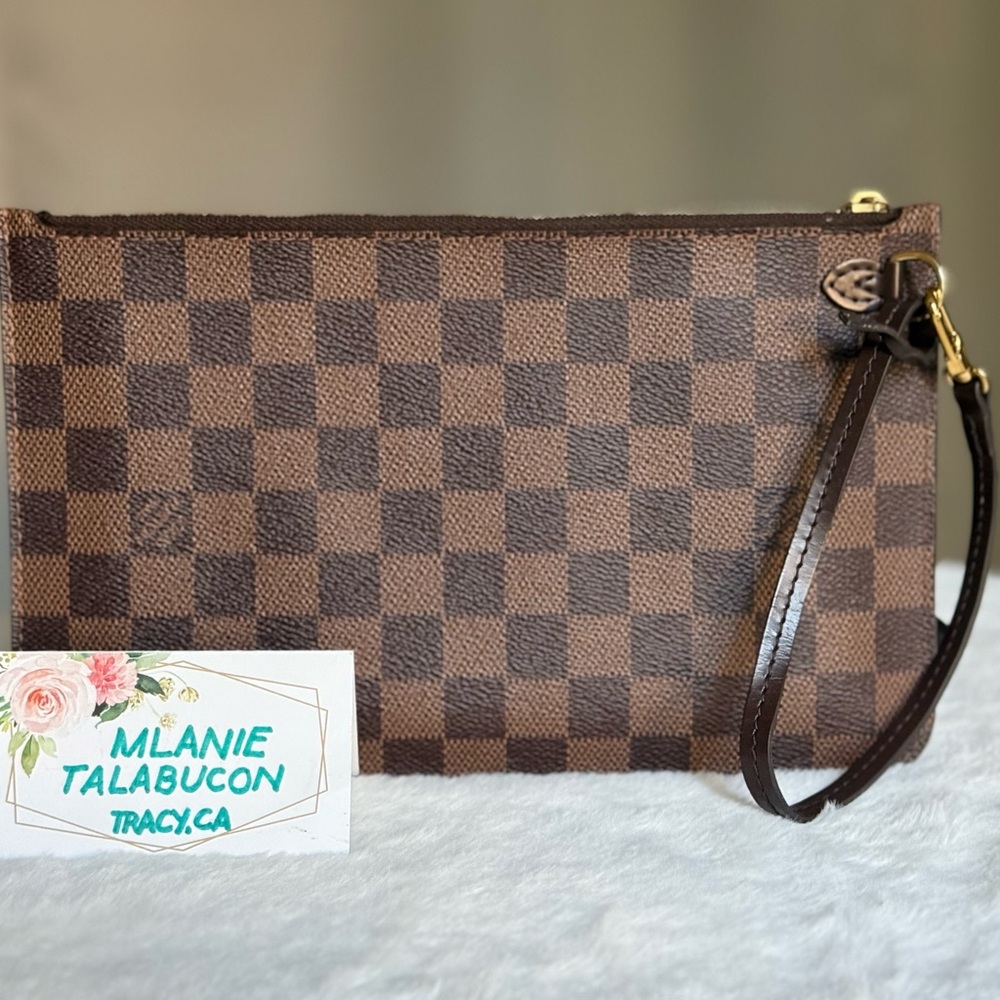 Louis Vuitton Neverfull MM Pouch Damier Ebene Brown Checkered Wristlet